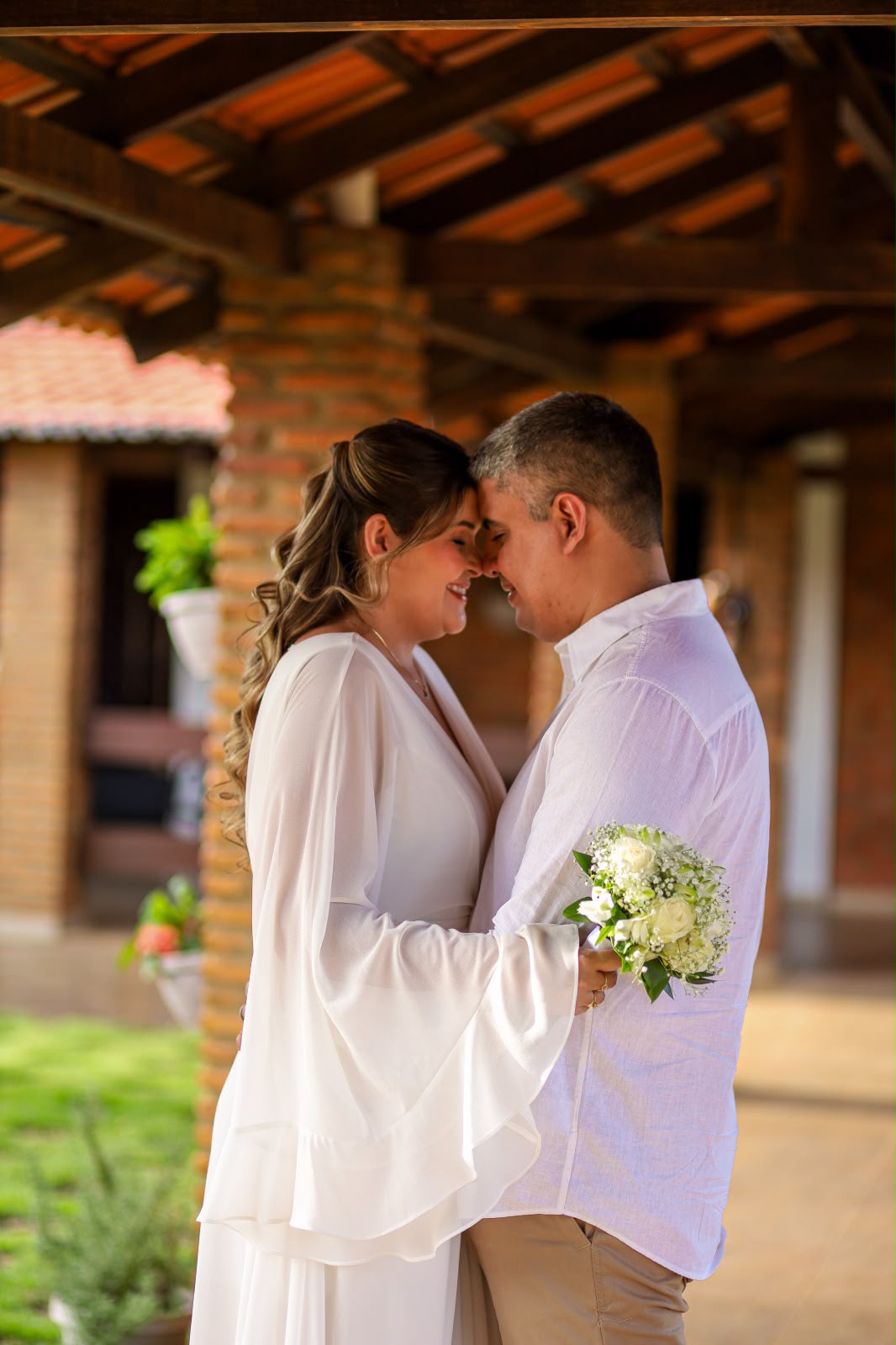 Samara e Francisco juntos sob os arcos