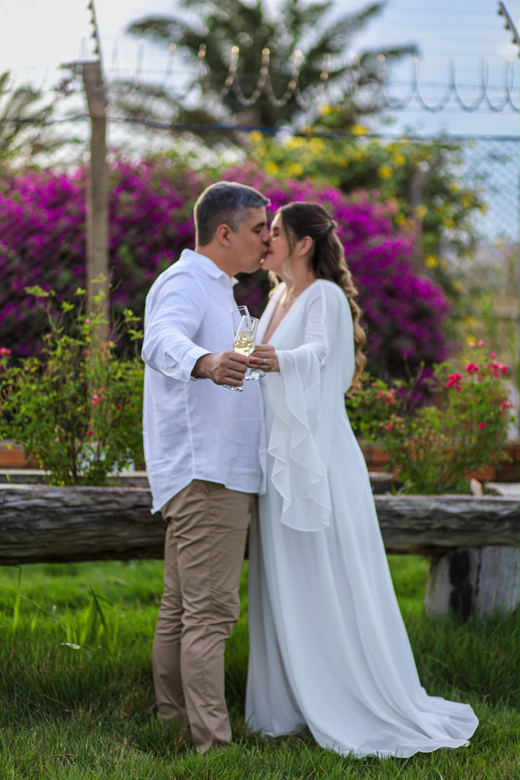 Um beijo durante o brinde